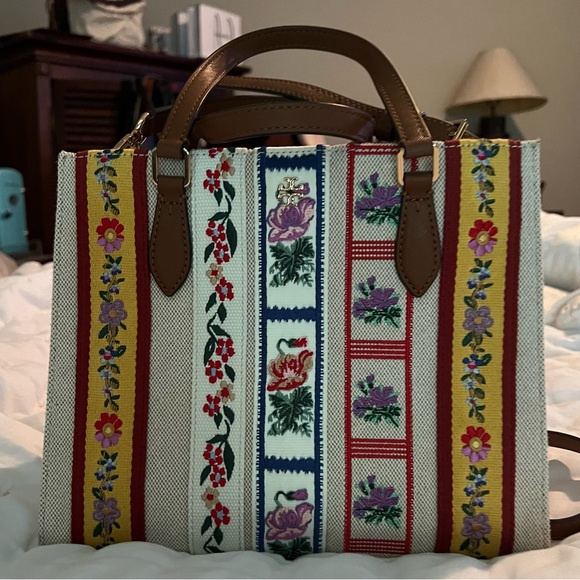 Tory Burch New without tags embroidered ivory tote crossbody - Picture 1 of 8